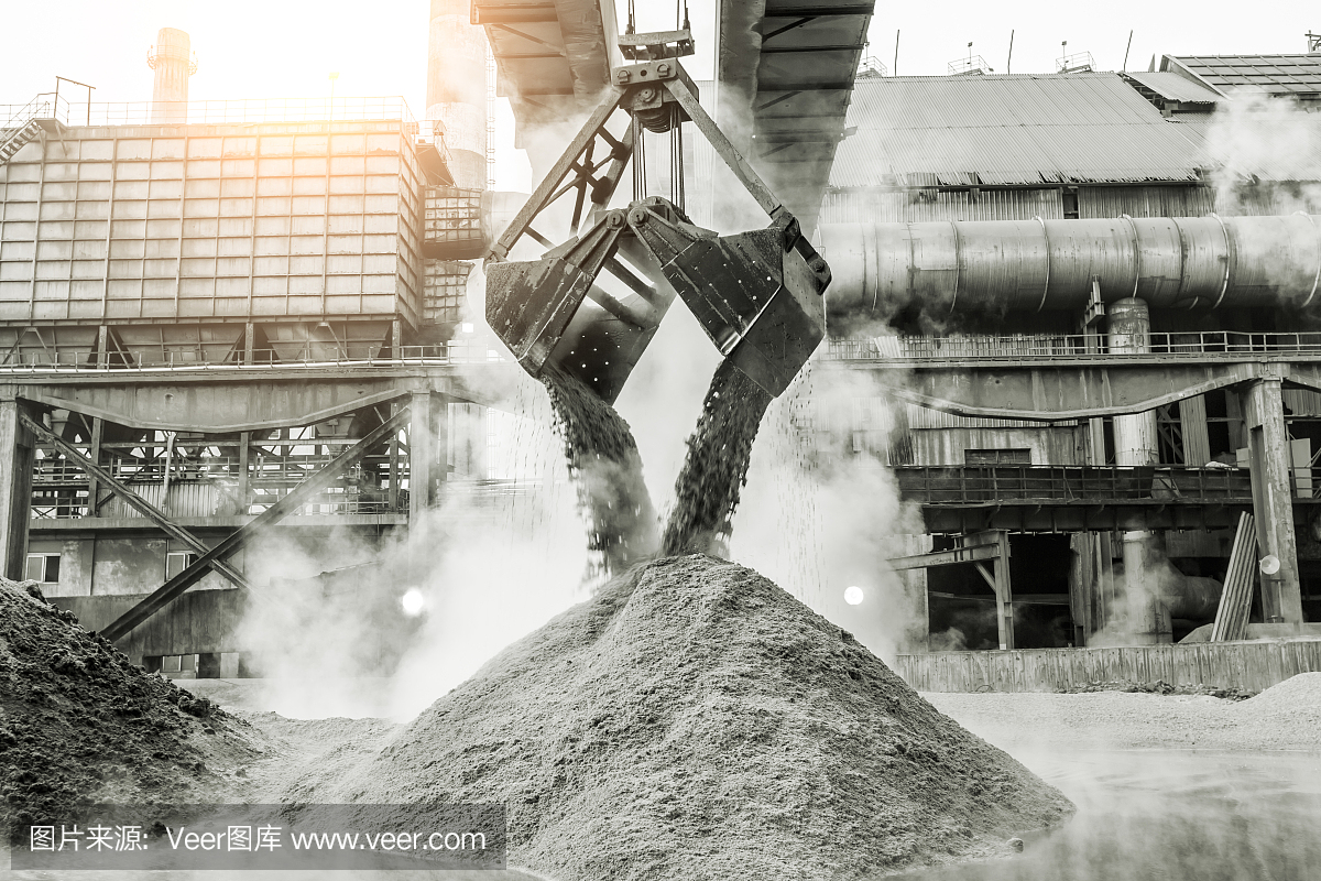 鋼鐵廠的工業(yè)起重機(jī)和設(shè)備